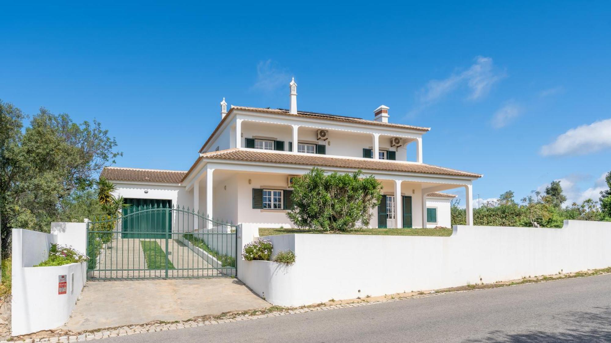 Sunny & Calm 4 Bdr House W/ Pool By Lovelystay Santo Estevao  Exteriér fotografie
