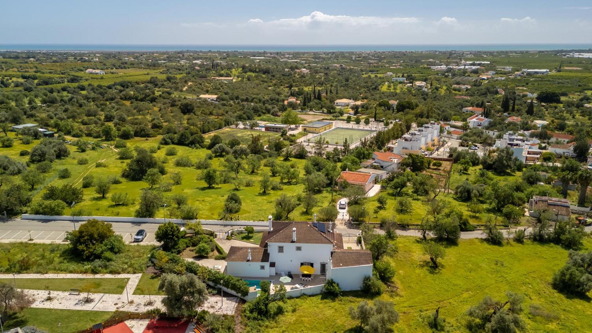Sunny & Calm 4 Bdr House W/ Pool By Lovelystay Santo Estevao  Exteriér fotografie