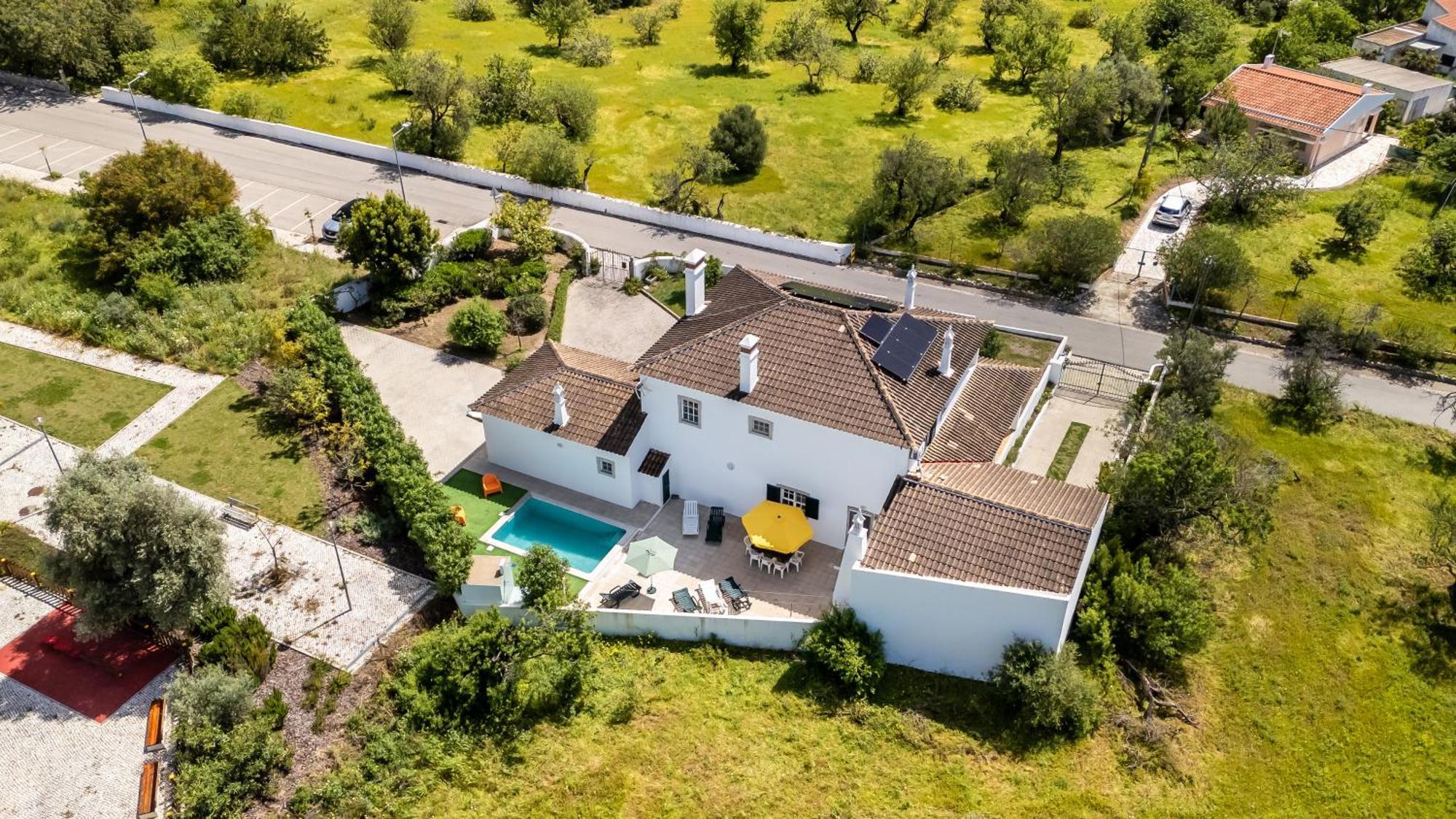 Sunny & Calm 4 Bdr House W/ Pool By Lovelystay Santo Estevao  Exteriér fotografie