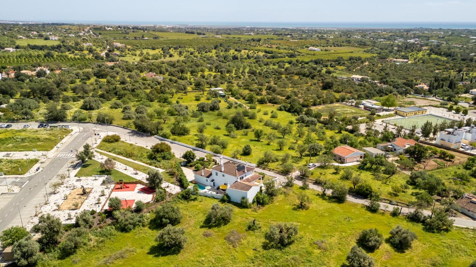 Sunny & Calm 4 Bdr House W/ Pool By Lovelystay Santo Estevao  Exteriér fotografie