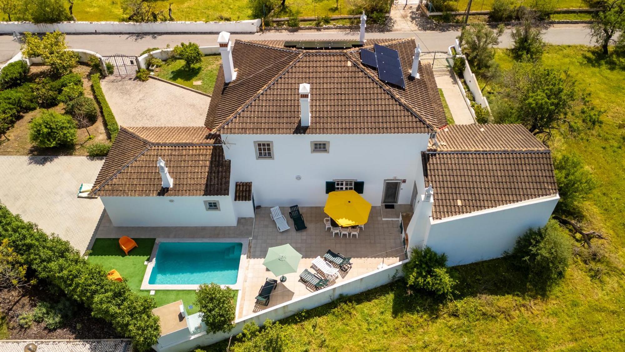 Sunny & Calm 4 Bdr House W/ Pool By Lovelystay Santo Estevao  Exteriér fotografie